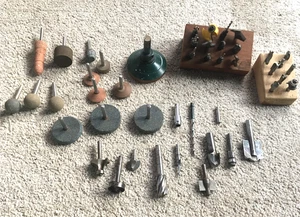 Oberfräse + Schleifkronen 46 Stück gebraucht sortiert mit Holzständern Maschinist - Bild 1 von 8