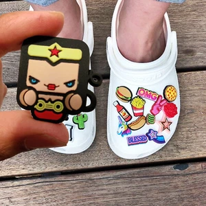 Dije para zapatos Wonder Woman, accesorio divertido y duradero para zuecos, sandalias y sin cordones - Imagen 1 de 8