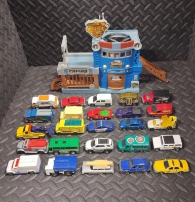 Matchbox Police Station Prison Cell Car 2003 Mattel 10" Toy & 25 Diecast Vehicle - Image 1 of 4
