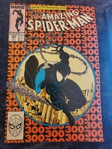 The Amazing Spiderman #300 1st app of Venom Eddie Brock May 1988 🕸 SEE PHOTOS