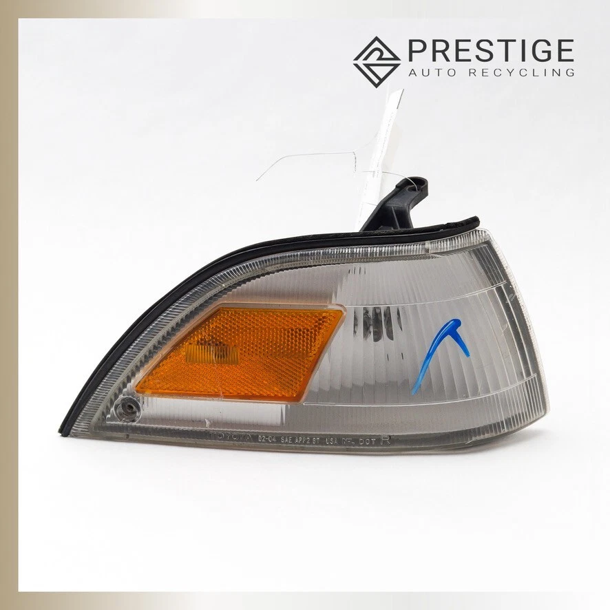 1988–1992 TOYOTA COROLLA Turn Signal Lamp Corner Park Light Right 81610-12410 - Image 1 of 4