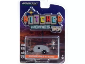 TEARDROP Trailer With Backpacker Figure - 1956 - silver - Greenlight 1:64 - Bild 1 von 6