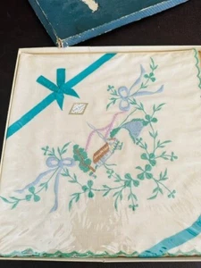 Irish Linen Tablecloth w/ Green Embroidered Shamrocks Unused 1960's 32 x 32 - Picture 1 of 12