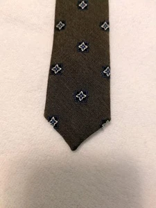 Jos A Bank Collection 100% Silk Hand Sewn "Fish" Tie Made In USA - Picture 1 of 5