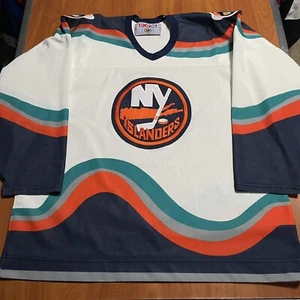 CCM New York Islanders Wave Fisherman NHL Hockey Jersey Vintage White Home XL - Picture 1 of 8