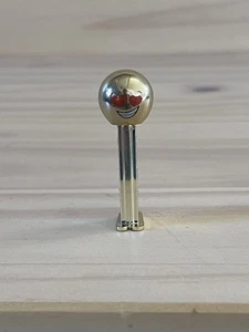 Zuru - Mini Marken - 2" Gold Mini Pez Spender - Herz Emoji Augen - Bild 1 von 4