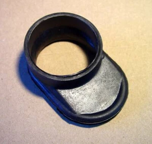 1971-72 OIF Triumph T120, TR6, BSA OIF A65T, Single Carb to Air Box Connector - Foto 1 di 3