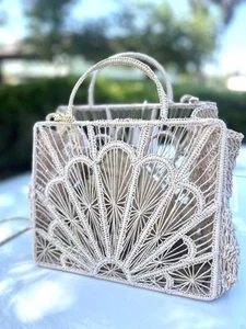 House Of Harlow 1960 handgewebte Tasche Beuteltasche mit Gold Hardware Riemen & Akzenten Neu mit Etikett - Bild 1 von 3