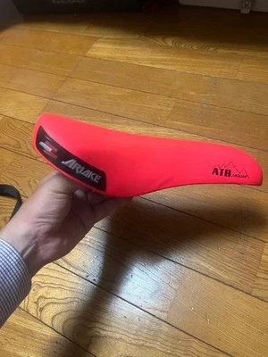 Réduction de prix final selle vtt ancienne ARIAKE vintage AVOCET - Photo 1/4
