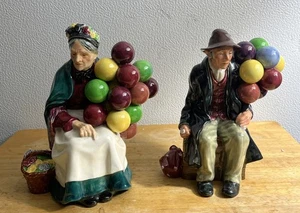 Juego de 2 estatuillas vintage Royal Doulton Old Balloon Seller and the Balloon Man - Imagen 1 de 9