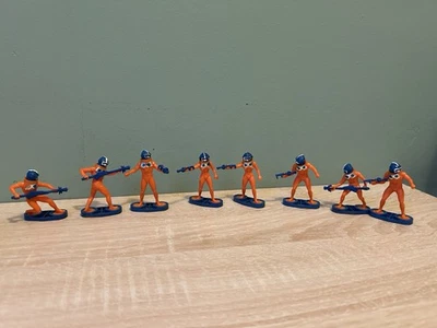 Lote De 8 De Colección 1984 Britains Stargard Spacemen in Orange Space Trajes Plástico Foto 1 de 4