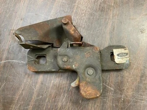 1983 FORD BRONCO II HOOD LATCH 121 - Picture 1 of 4