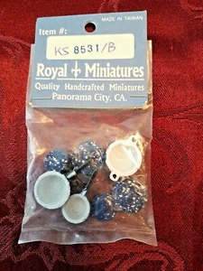 Puppenhaus Miniaturen blau Spritzgeschirr - 7 Stck. Töpfe & Pfannen - neu in Verpackung - Bild 1 von 9