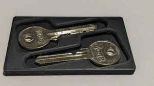 Stylish Key Holder Insert for a Minimalist Wallet - Keep Your Keys Secure. - Picture 1 of 5