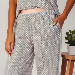 BETSEY JOHNSON Lounge Pants Womens Medium Light Gray Heart Print Pajama Bottoms - Picture 1 of 14