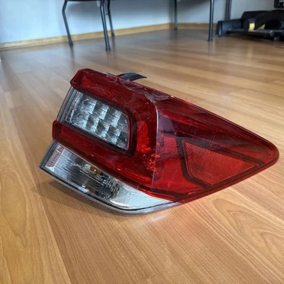 Luz trasera derecha SUBARU CROSSTREK 2020-2023 84201-FL120 Foto 1 de 4