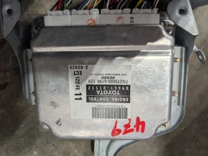 04 05 TOYOTA MATRIX 89661-01112 COMPUTER ENGINE CONTROL ECU ECM MODULE - Picture 1 of 3