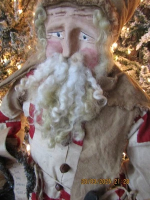 Papá Noel de pie cara de arcilla primitiva Foto 1 de 4