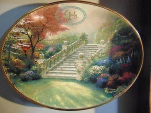 Tägliche Geschenke aus Gottes Garten Juli Kalender Teller Thomas Kinkade Echtheitszertifikat - Bild 1 von 3