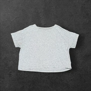 Top Lululemon Gris Recortado Talla SS Pequeño Entrenamiento - Imagen 1 de 3