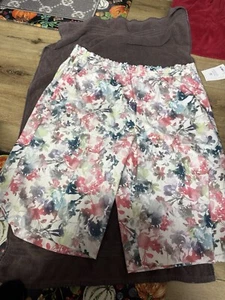 Athleta Savannah Bermuda Short Size 3X White Pink Floral Print Pull On - Picture 1 of 13