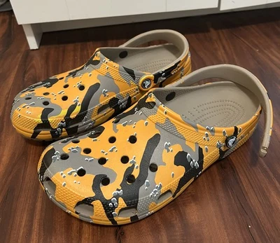 Tamanco de camuflagem masculino “Leia” CROCS CLÁSSICO LARANJA TAMANHO 11 - Imagem 1 de 4