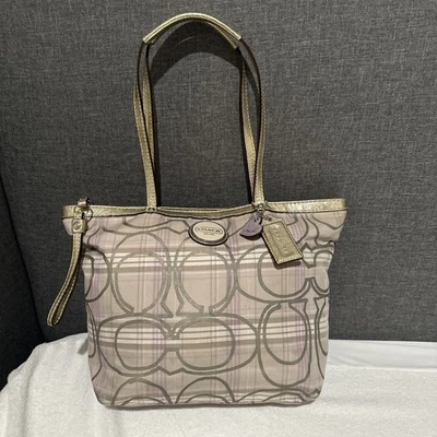 Bolso de Hombro COACH F17474 Vintage Firma Tartán Cuadros Lavanda y Dorado Foto 1 de 4