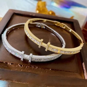 Edelstahl Armreif 18K vergoldet + Zirkonia Steine edel elegant Modern Love Damen - Bild 1 von 10