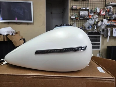 原始设备制造商 Harley Davidson 08-23 旅游模型油箱-Matte 珍珠白色 — 第 1/4 张图片