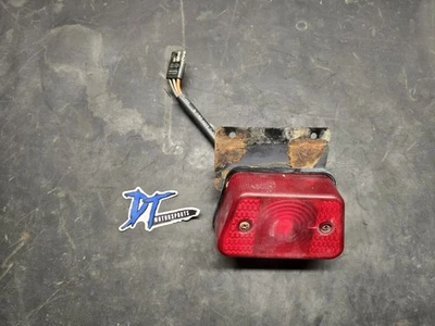 90-93 Polaris Trail Boss 350 350L Luz Trasera Montaje Lente Nueva Bombilla Probada Buena Foto 1 de 4