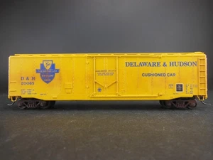 HO SCALE WEATHRED D&H 20065 DELAWARE & HUDSON 50' BOX CAR - Picture 1 of 4