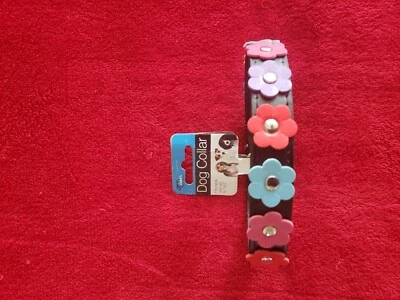 Collar de perro de cuero PU con tachuelas de flores lindos colores rosa negro rojo azul Foto 1 de 4