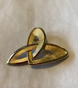 Vintage Trifari Gold Tone Brooch - Picture 1 of 3