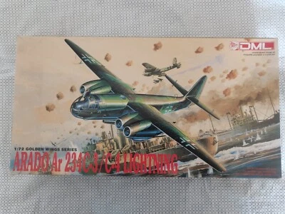 Arado Ar 234 C3 /C4 Lightning Golden Wings Plastik Model Kit 1/72 Dragon N°5004 - Immagine 1 di 4