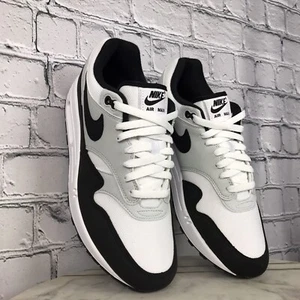 Nike Air Max 1 Herren Weiß Schwarz Pure Platinum Sportlicher Stil Sneaker Größe 10 - Bild 1 von 12