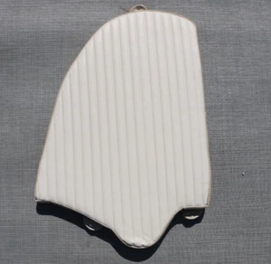 Carolina Skiff Forward Port Bow Cushion Ribbed Two-Tone White /Beige - Imagen 1 de 9