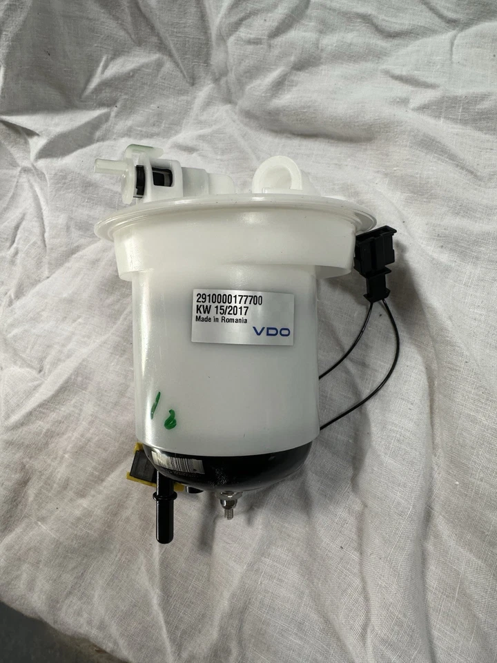 Land Rover Fuel Filter Cover/ Sender - Image 1 of 3