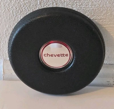 Chevrolet Chevette BOTÓN BOCINA CENTRAL 329738 M3 - Negro con Rojo y Cromo De Colección  Foto 1 de 4
