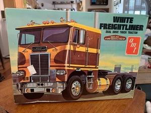 AMT 1:25 weiß Freightliner Dual Drive Tractor Truck weiß nicht ob komplett - Bild 1 von 11