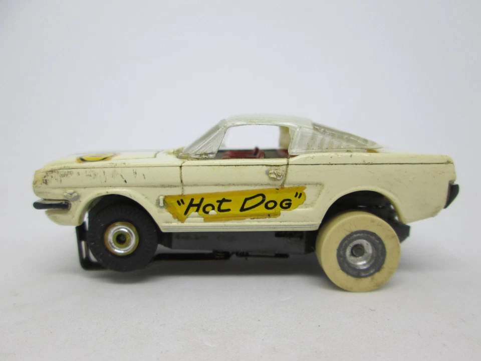 Modelo Motoring Thunderjet 500 Mustang Slot Car, neumáticos de silicona raros en la parte posterior Foto 1 de 4