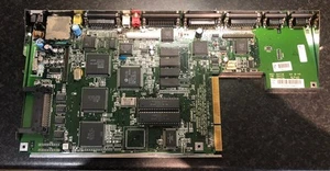 Carte mère Amiga A1200 PAL, clavier A1200, carte accélérateur GVP A1230. - Photo 1/3