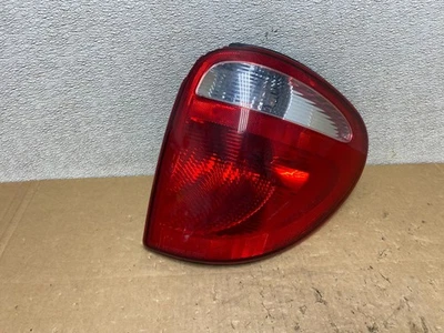 Luz trasera lateral del pasajero derecho Dodge Grand Caravan 2004 2005 2006 2007 V5653 DW Foto 1 de 4