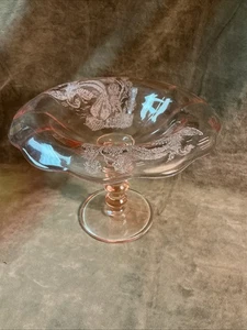 Circa 1930s Paden city glass Lela bird dragon Etched pink footed compote dish - Picture 1 of 8