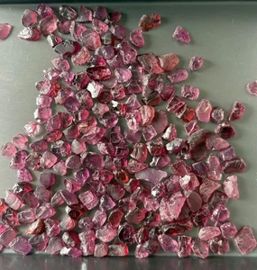 Posten 358 cts natürliche rote Farbe Rhodolith Granat grob - Bild 1 von 7