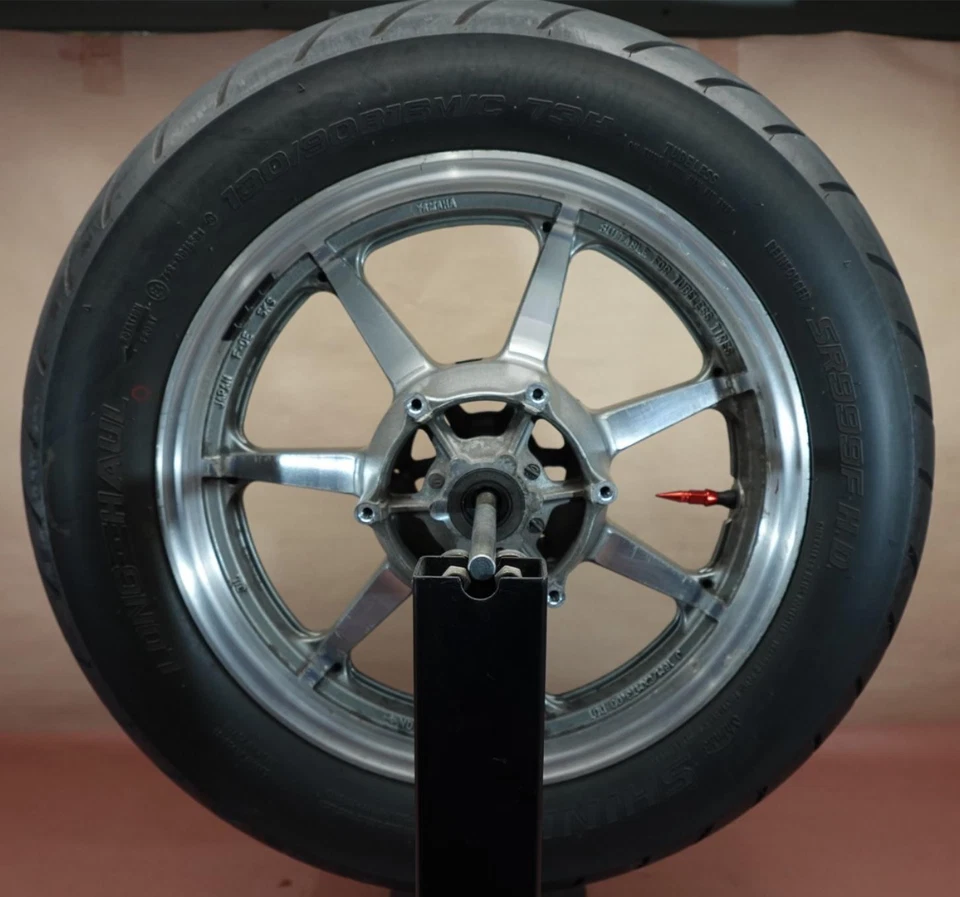 Roda dianteira aro pneu 07-15 Yamaha VStar 1300 V Star XVS1300 SHINKO 130/90 B16 - Imagem 1 de 4