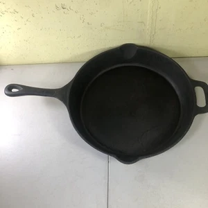 Cast Iron 12” Emeril Double Spout & Helping Handle Deep Skillet Frying Pan - Picture 1 of 7