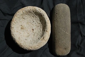 MORTERO DE PIEDRA Y MORTERO - ARTEFACTO - Calidad de museo - Imagen 1 de 12