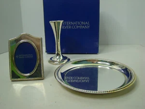 Juego de tocador plateado International Silver Company 1993 99114278 jarrón con placa - Imagen 1 de 13
