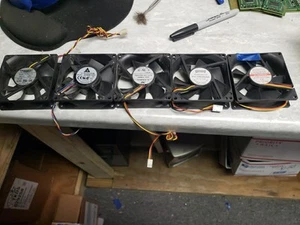 Menge 5 90mm Lüfter DC12V 4 und 3 Pin Stecker kostenloser Versand - Bild 1 von 9