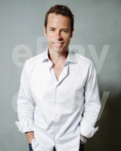 Guy Pearce 10x8 Photo - Picture 1 of 1